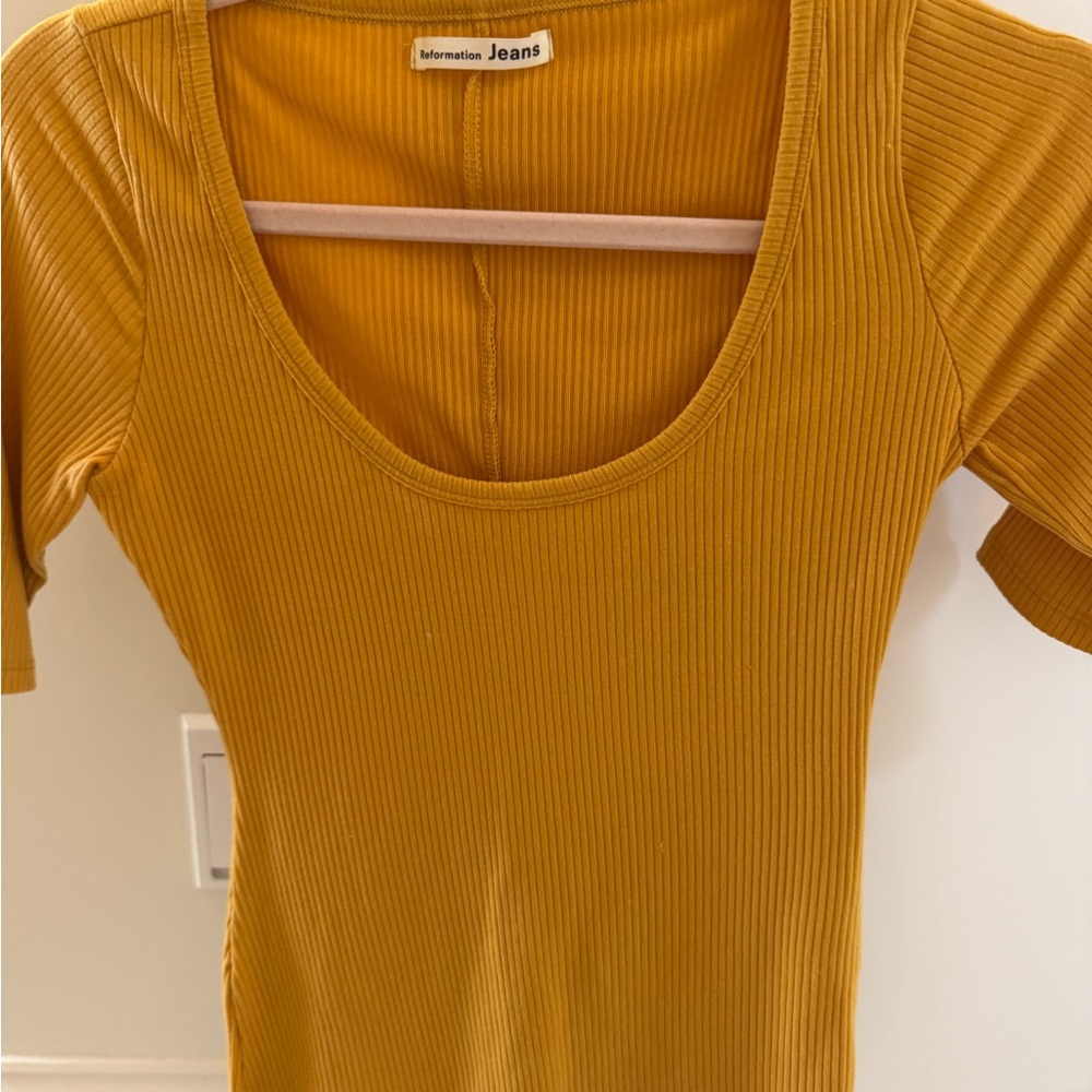 Reformation Mustard Yellow Short Sleeve Top - Picture 2 of 4